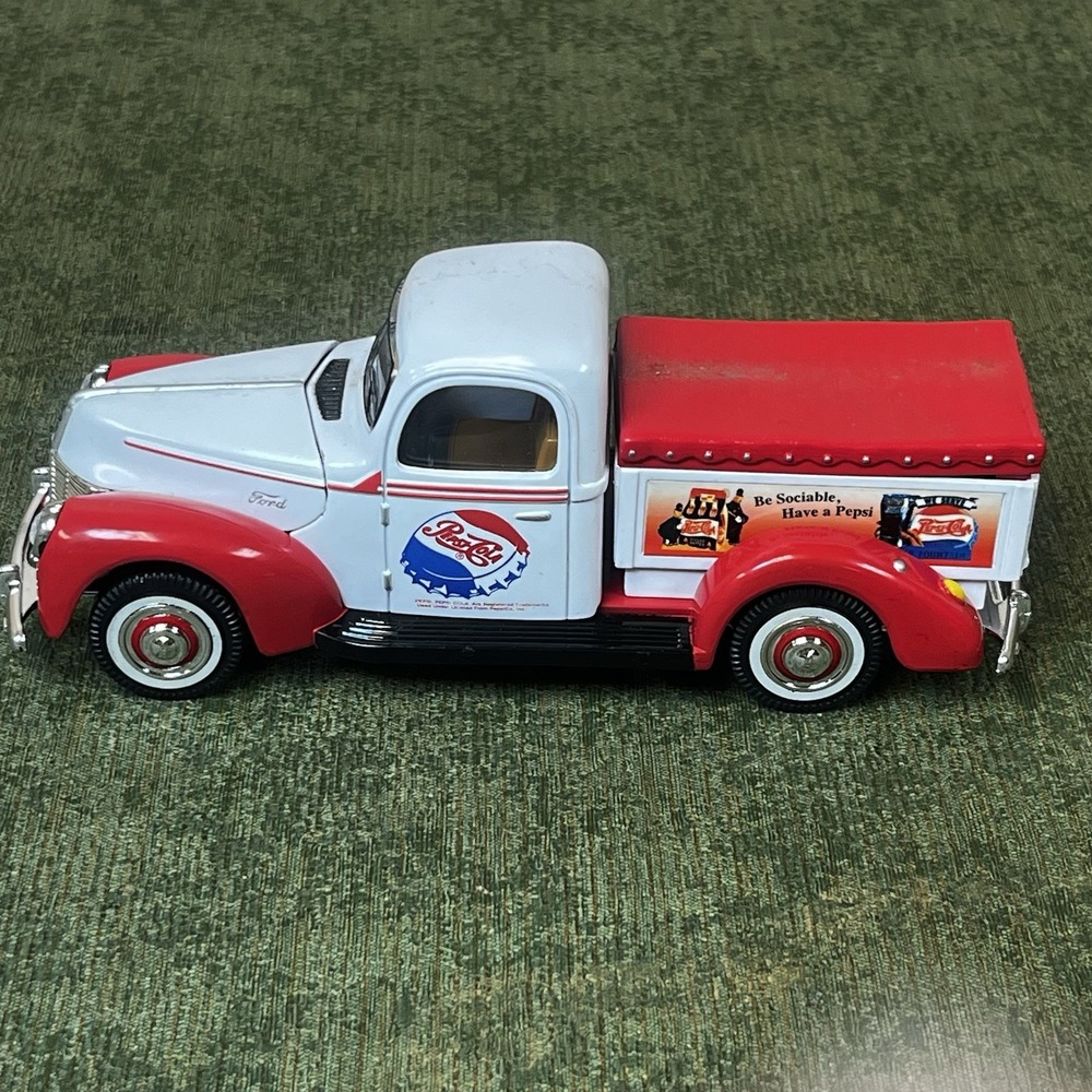 Vintage Metal Diecast 1940 Ford Pickup Truck Pepsi Cola 1:24 Golden Wheel Toy